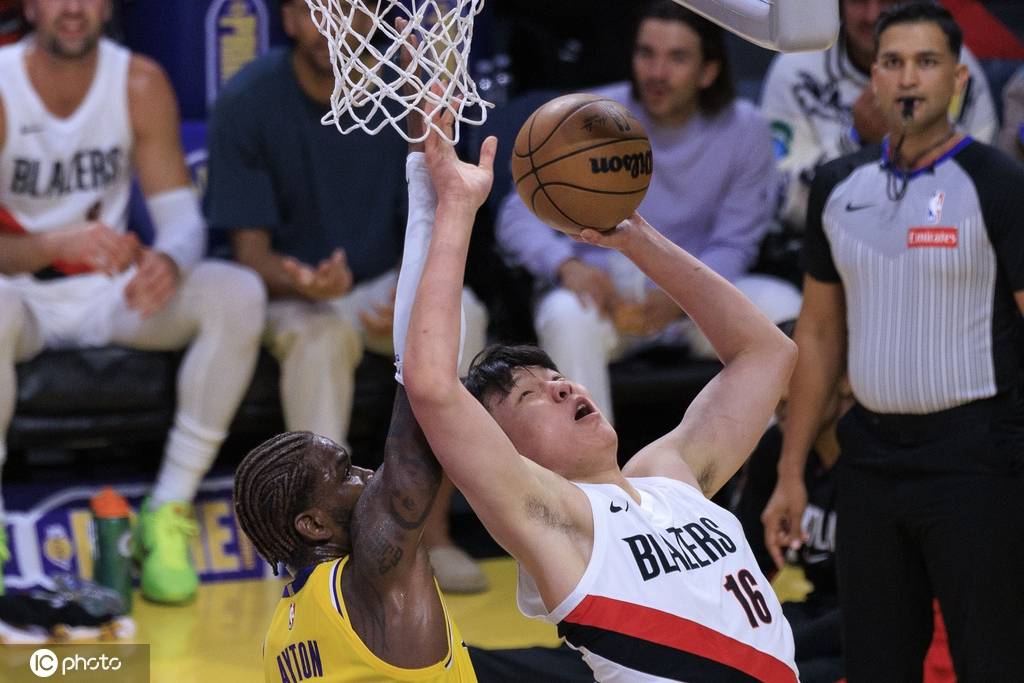 杨瀚森1分1板里夫斯41分 开拓者3人20+击败湖人